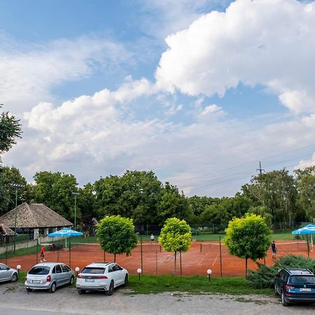 Petlov Salas Rooms Novi Sad Eksteriør billede