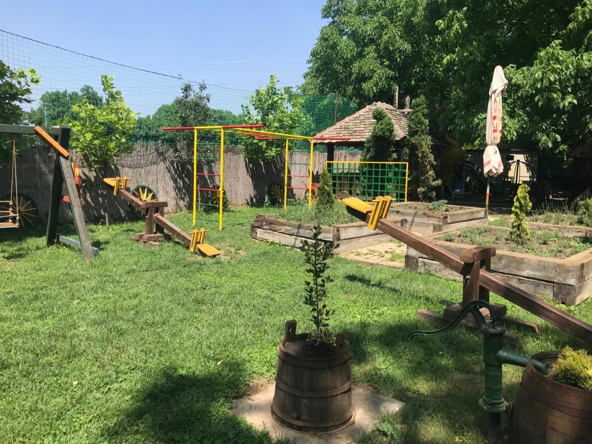 Petlov Salas Rooms Novi Sad Eksteriør billede