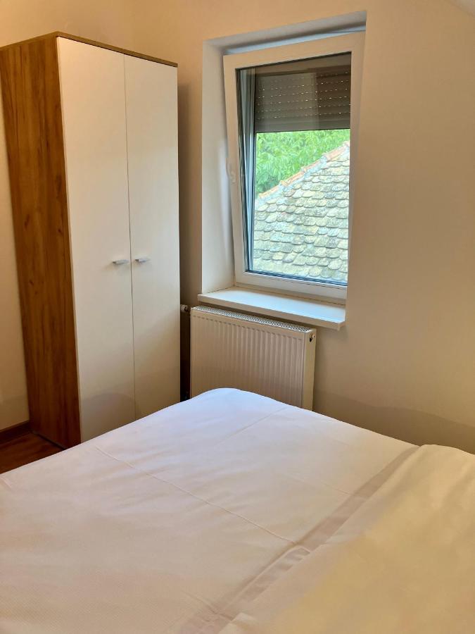 Petlov Salas Rooms Novi Sad Eksteriør billede