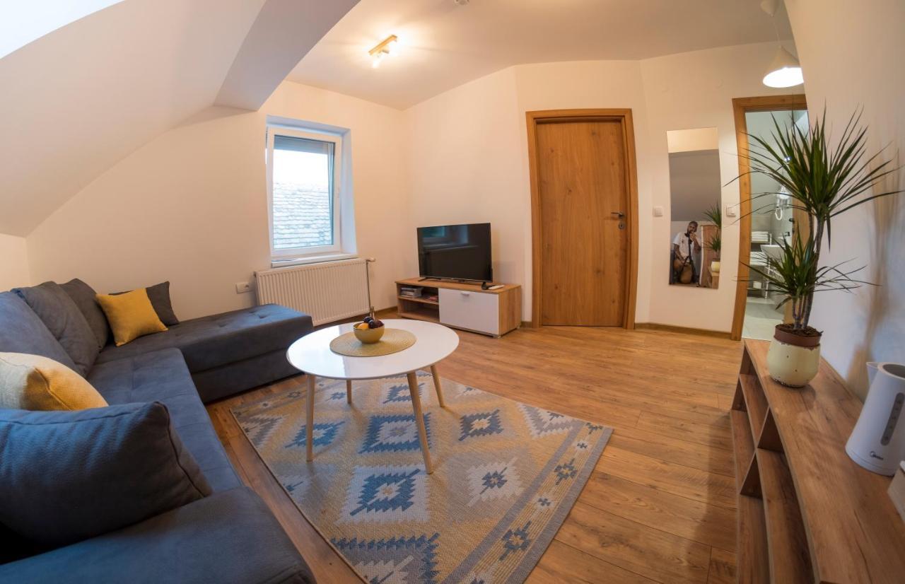 Petlov Salas Rooms Novi Sad Eksteriør billede