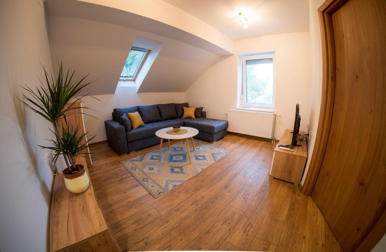 Petlov Salas Rooms Novi Sad Eksteriør billede