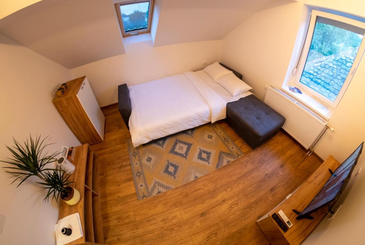 Petlov Salas Rooms Novi Sad Eksteriør billede