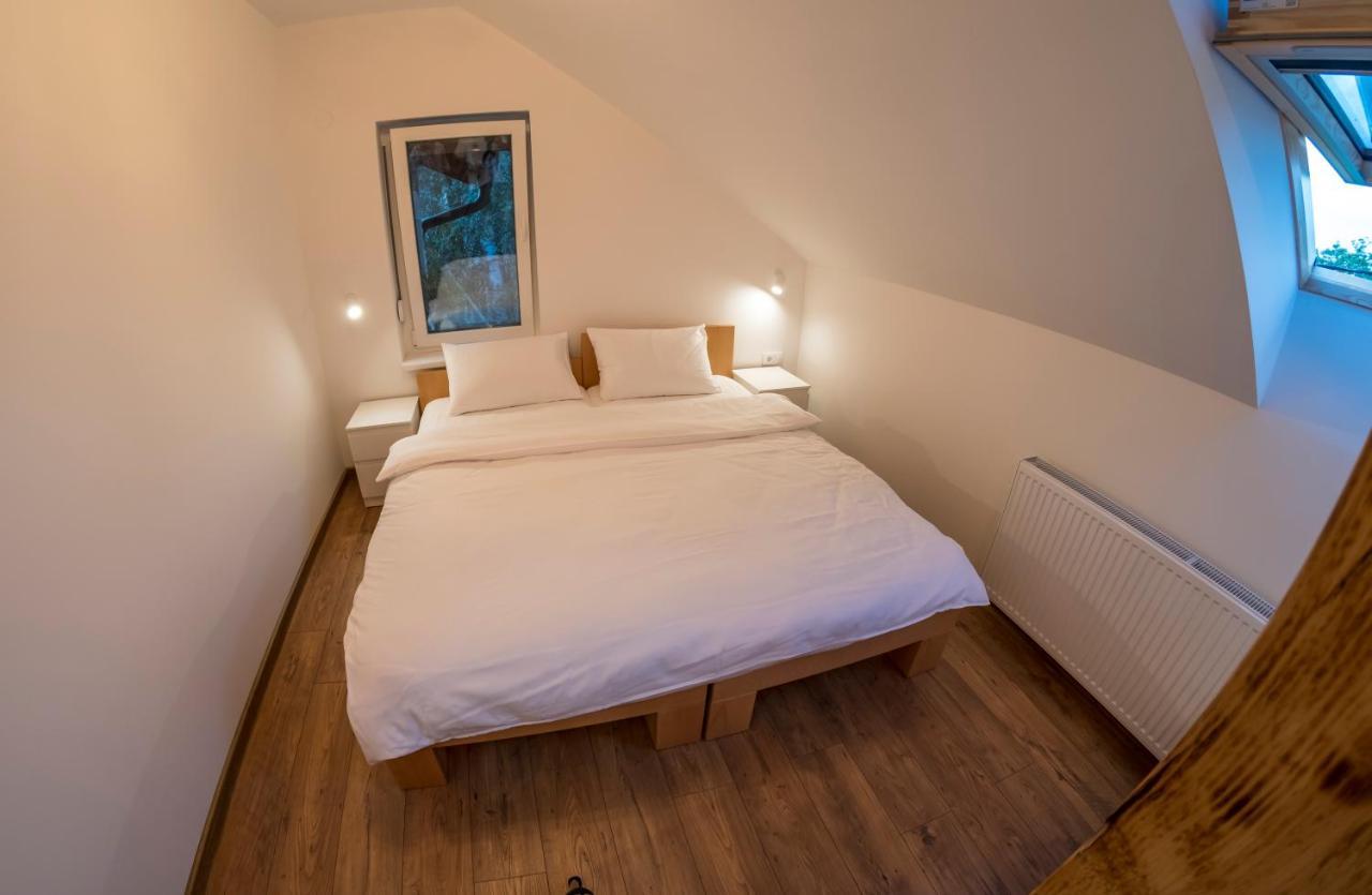Petlov Salas Rooms Novi Sad Eksteriør billede