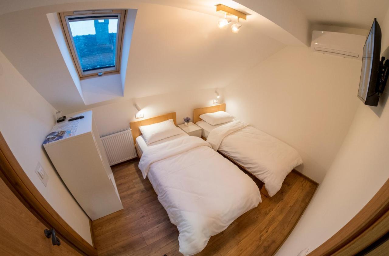 Petlov Salas Rooms Novi Sad Eksteriør billede