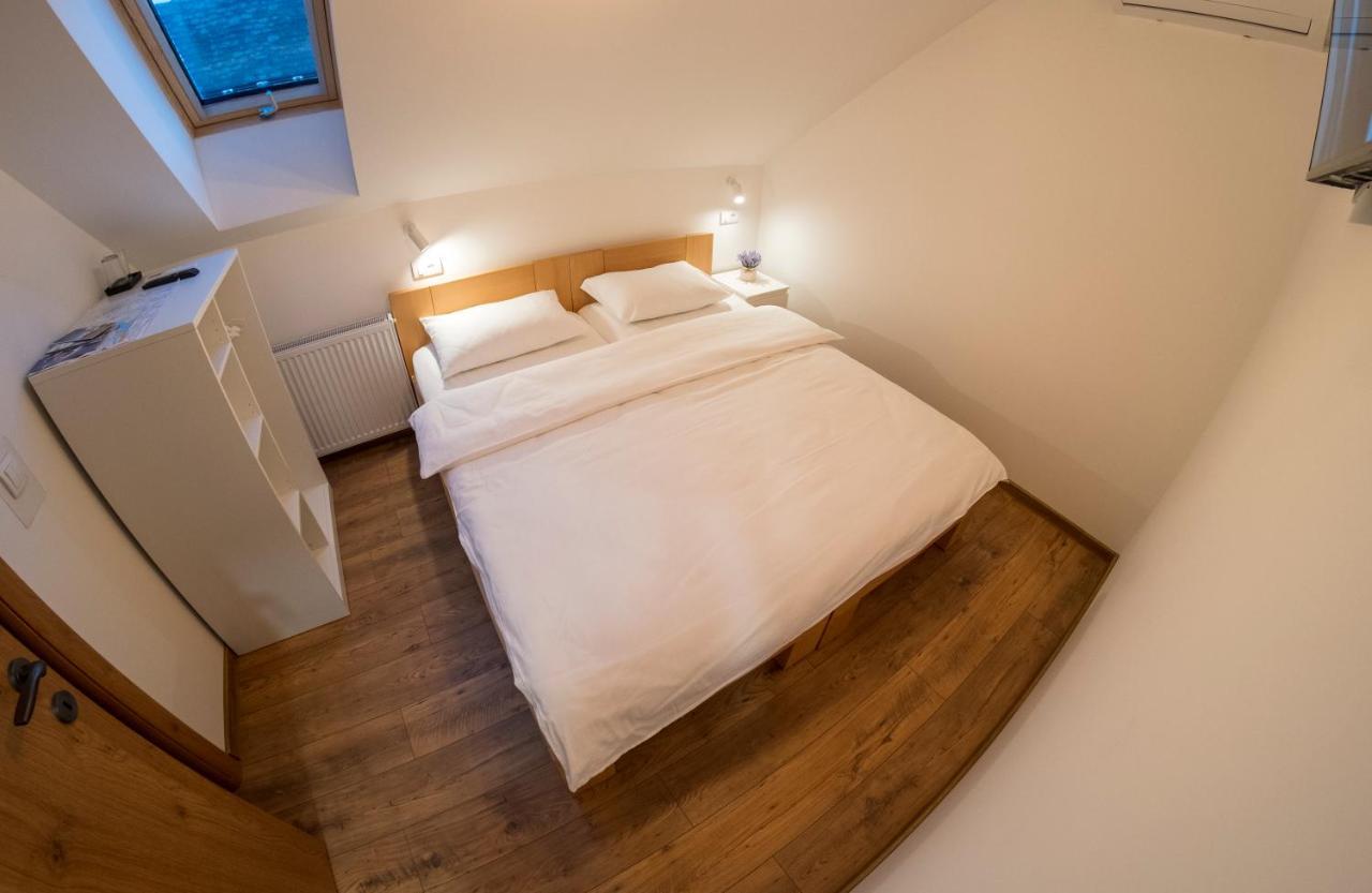 Petlov Salas Rooms Novi Sad Eksteriør billede